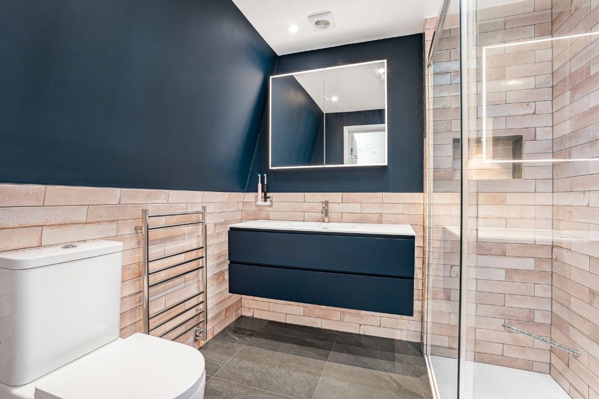 A Tranquil Master Ensuite with Smart Space Planning