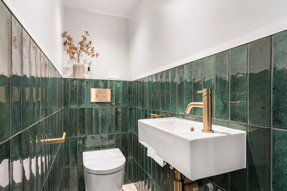 Buyer-Ready Clean Cloakroom