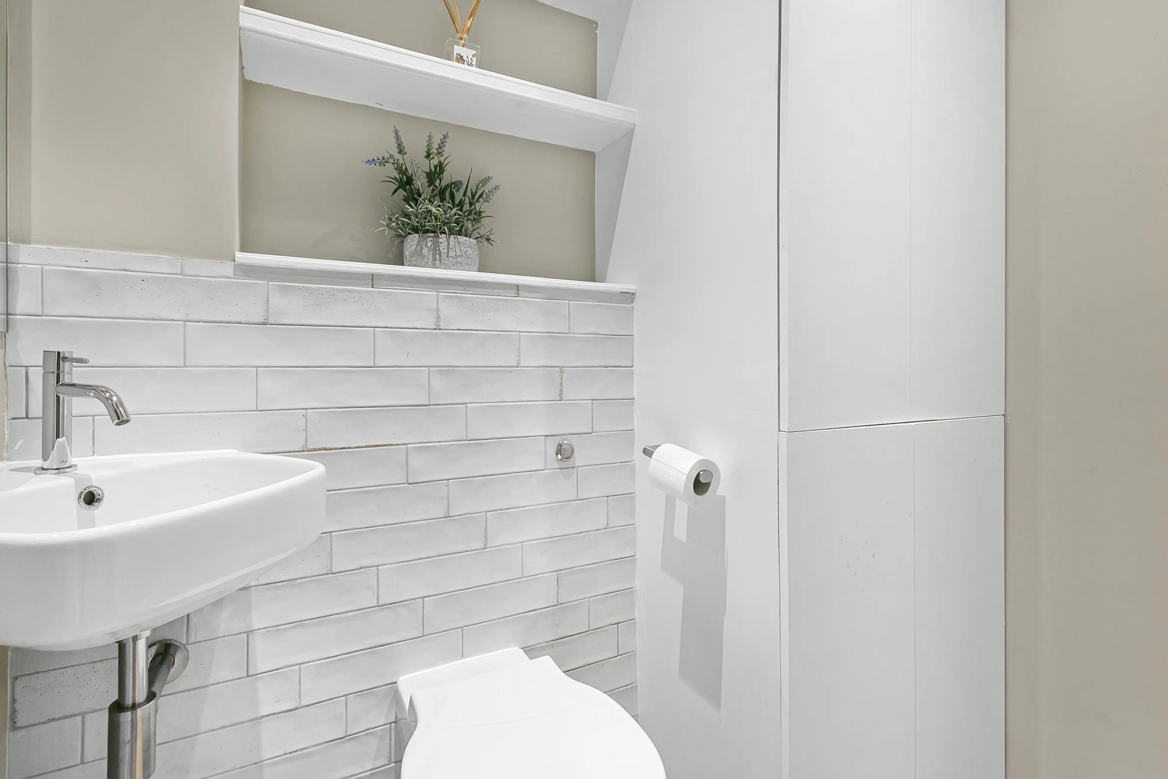 360° View - Serene Cloakroom in Wandsworth