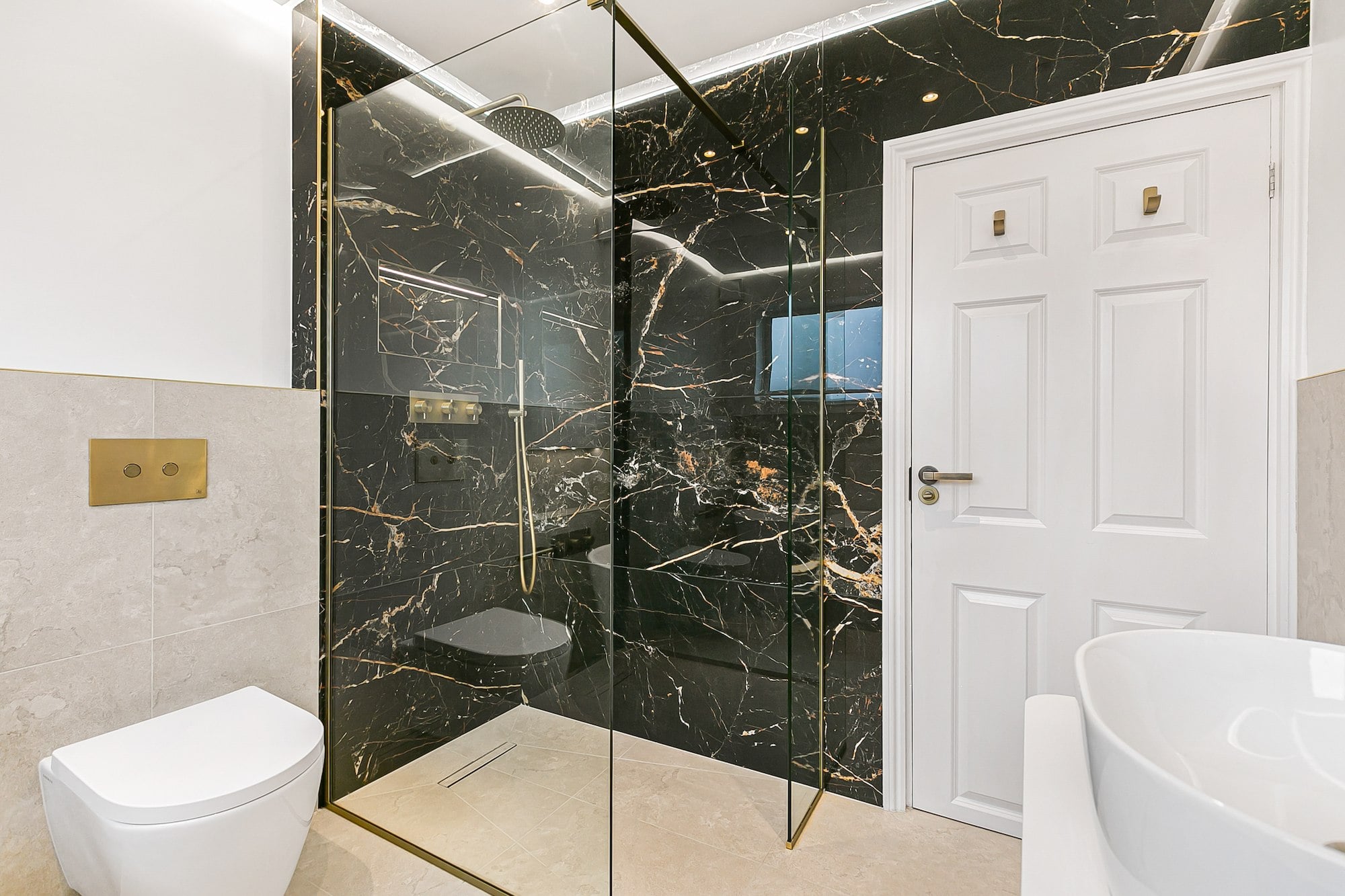 360° View - Traditional Bathroom Elegance with a Playful Twist